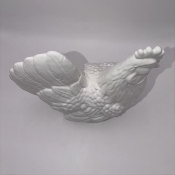 Vintage White Ceramic Rooster / Hen Figurine – Farmhouse Decor - Picture 8 of 10